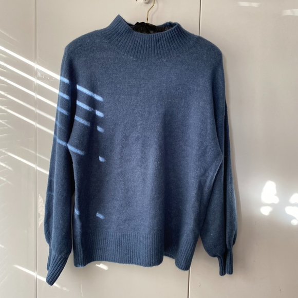 ✨New Vince Camuto Mutton Sleeve Mockneck Sweater LP - Picture 3 of 9